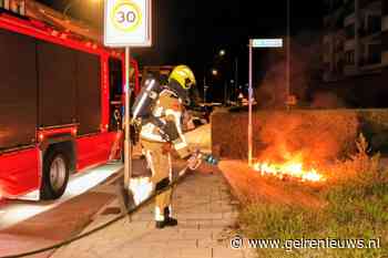 Afval vliegt in brand, vuur snel onder controle