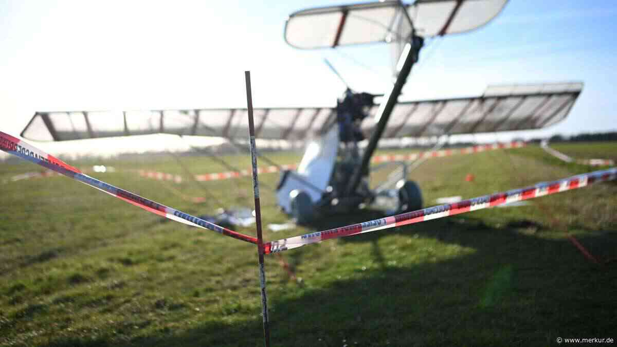 Motor von Ultraleichtflugzeug fällt mitten im Flug aus – Pilot muss auf Feld notlanden