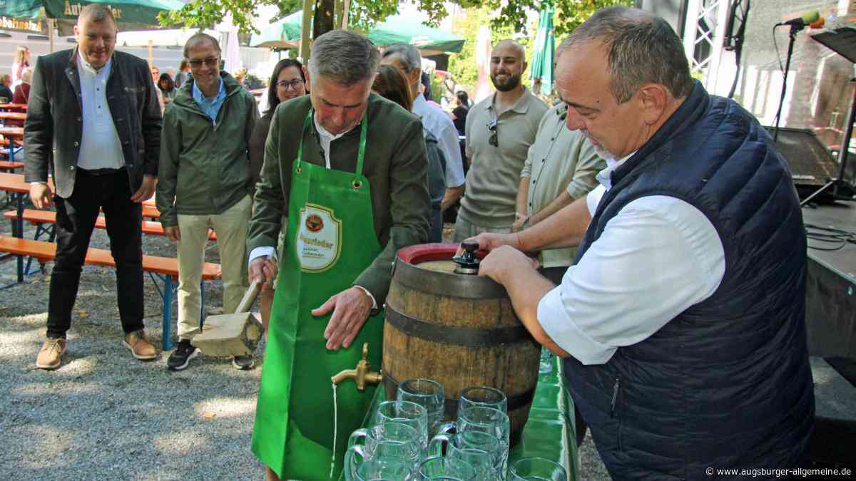 Mit einem gezielten Schlag startet das Altstadtfest der Stadtkapelle Illertissen