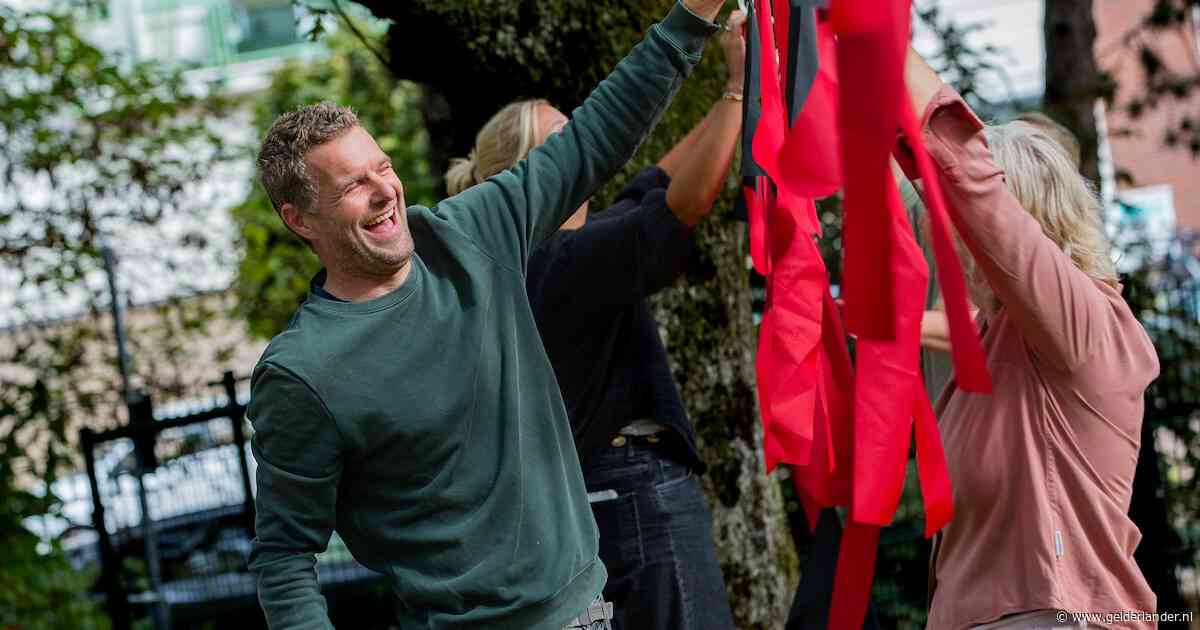 Wereldberoemde kunstenaar Florentijn Hofman maakt kunstwerk voor Arnhemse voetbalclub: ‘Ik had één voorwaarde’