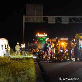 Acht gewonden bij zwaar ongeluk met touringcar, A28 dicht