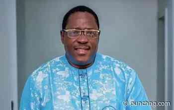 KWAM1 breaks down in tears on stage over Ogogo’s death