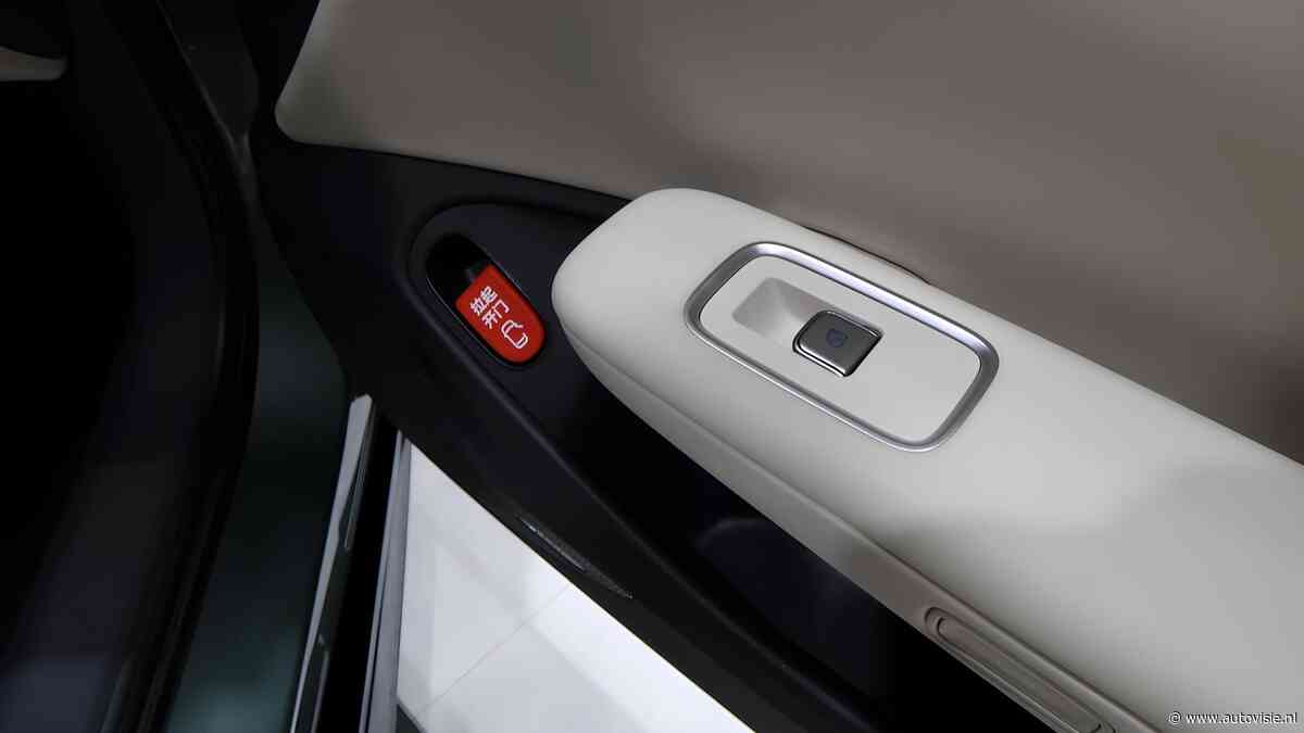 Grote kans dat jij door de Chinese overheid rode stickers in je auto krijgt: Tesla roept 3 miljoen auto’s terug