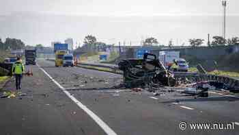 Onderzoek ongeluk op A28 gaat hele dag duren, brokstukken op beide weghelften