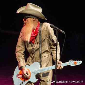ZZ Top returns to the stage days after drummer Frank Beard's death