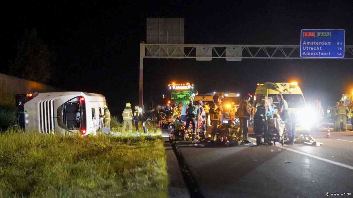Schwerer Busunfall mit mehreren Verletzten in den Niederlanden – zwei deutsche Schulklassen an Bord