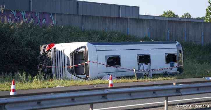 LIVE Ongeluk touringcar | Ernstig ongeluk met touringcar vol Duitse scholieren: 40 à 50 gewonden, Rode Kruis ingezet