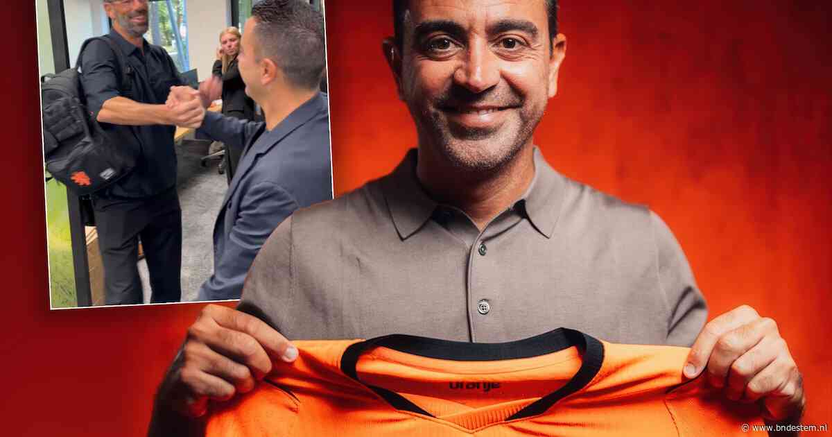 Nieuwe Oranje-bondscoach Xavi meldt zich in Zeist en richt zich met eerste Nederlandse woordje tot camera