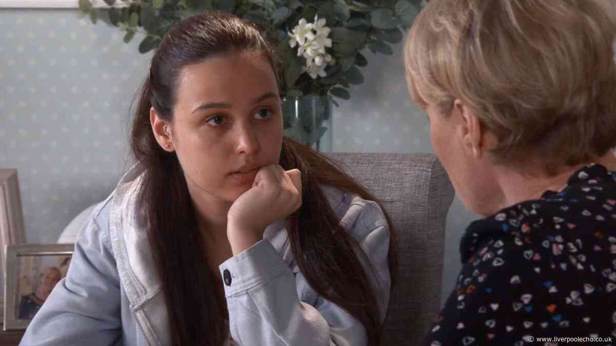Coronation Street fans left gobsmacked by Lucy Parkinson star's real age