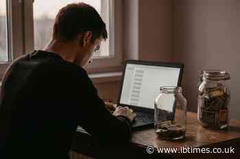 25-Year-Old Has Sent 300 Job Applications Since Layoff: $25K Savings Could Run Out in 3 Months