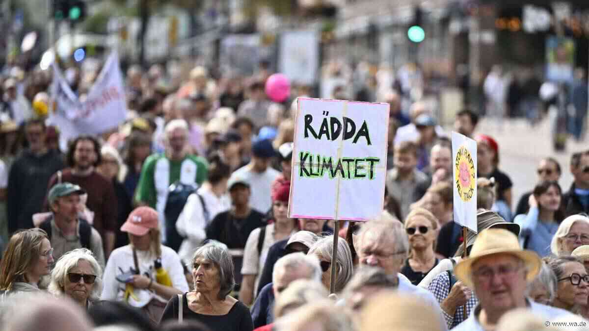 Mehr als 10.000 Menschen auf der Straße: Stockholm erlebt größte Klima-Demo vor der Parlamentswahl