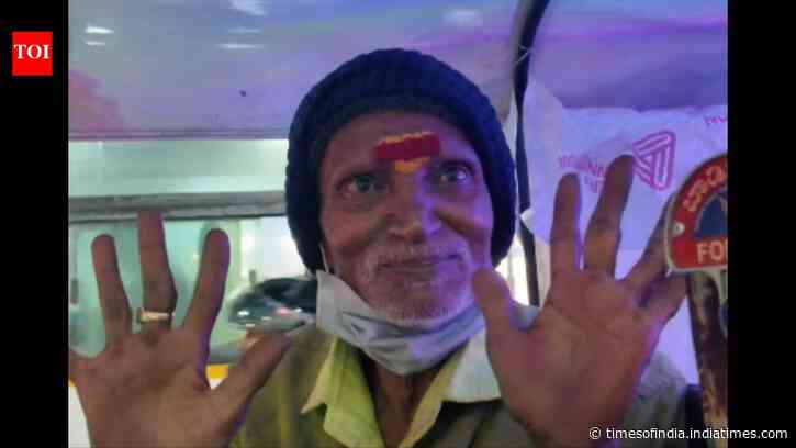 Bengaluru auto driver still saves a place for his wife 8 years after her death: a story of love