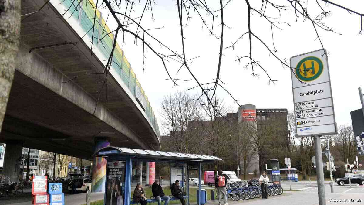 Candidplatz wird zum Eis-Wasser-Meer: Fußgänger müssen vom Eis geholt werden