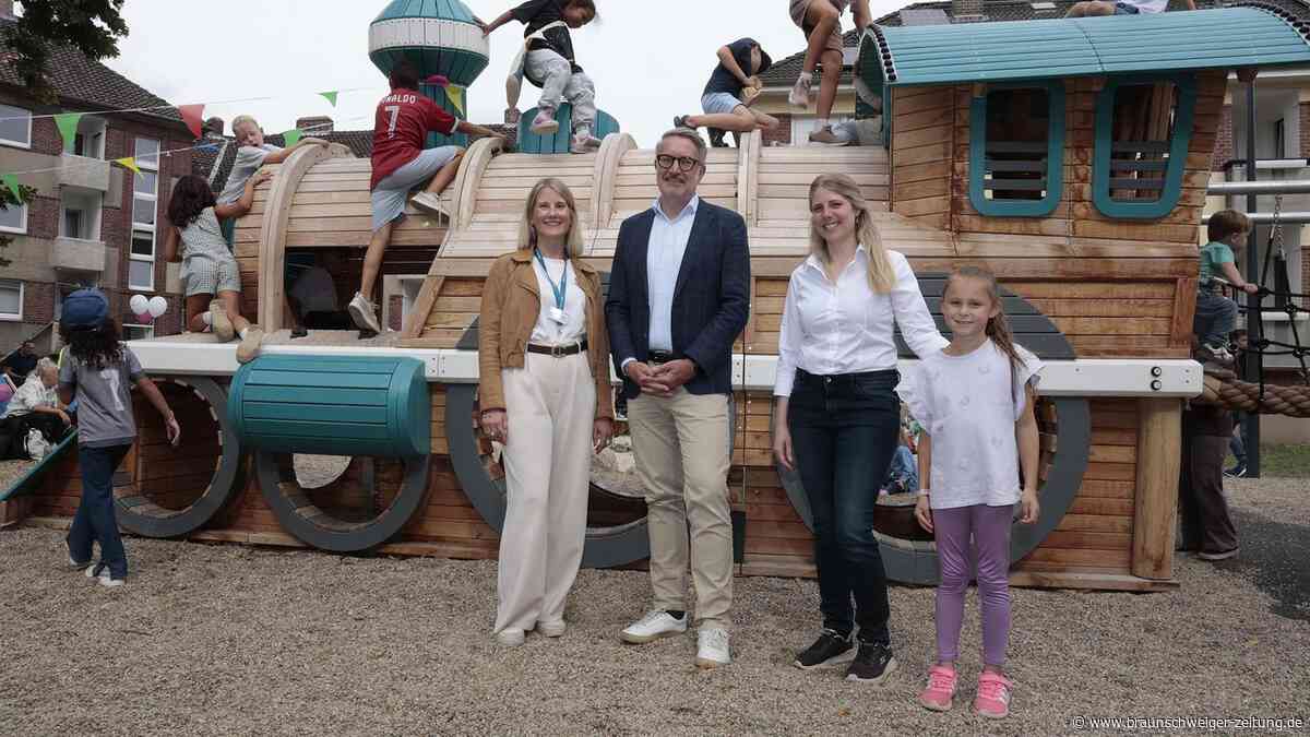 Auf dem Mini-Ringgleis durchs Viertel: Neuer Spielplatz in Braunschweig ist da