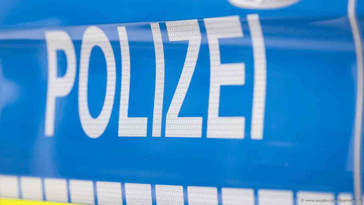 Bus streift parkenden Sprinter – und fährt weiter