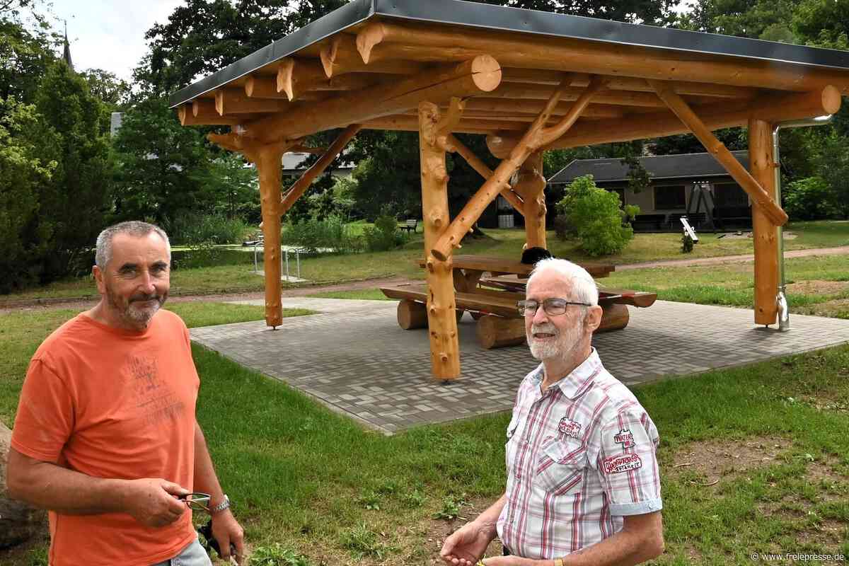 Neuer Hingucker im Baumpark bei Mittweida: Pavillon bekommt noch grünes Dach