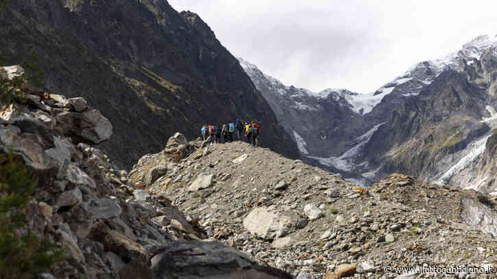 Monte Bianco, i segni della crisi climatica sui ghiacciai tra crolli, perdita di volumi e rischi per le comunità