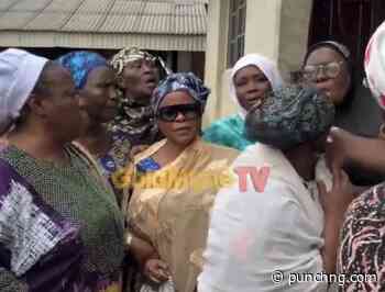 VIDEO: Ogogo’s wife weeps as late actor is buried