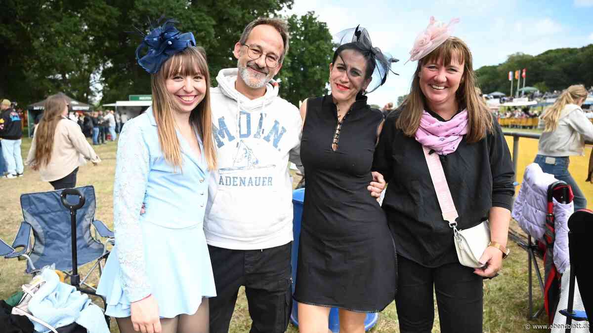 Hüte, Hufe und ein voller Deich: 5500 Gäste feiern Stover Rennen – viele Fotos