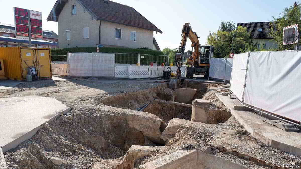 Wegen Missgeschicks bei Bauarbeiten: Verkehrsader in Grafing bleibt länger dicht