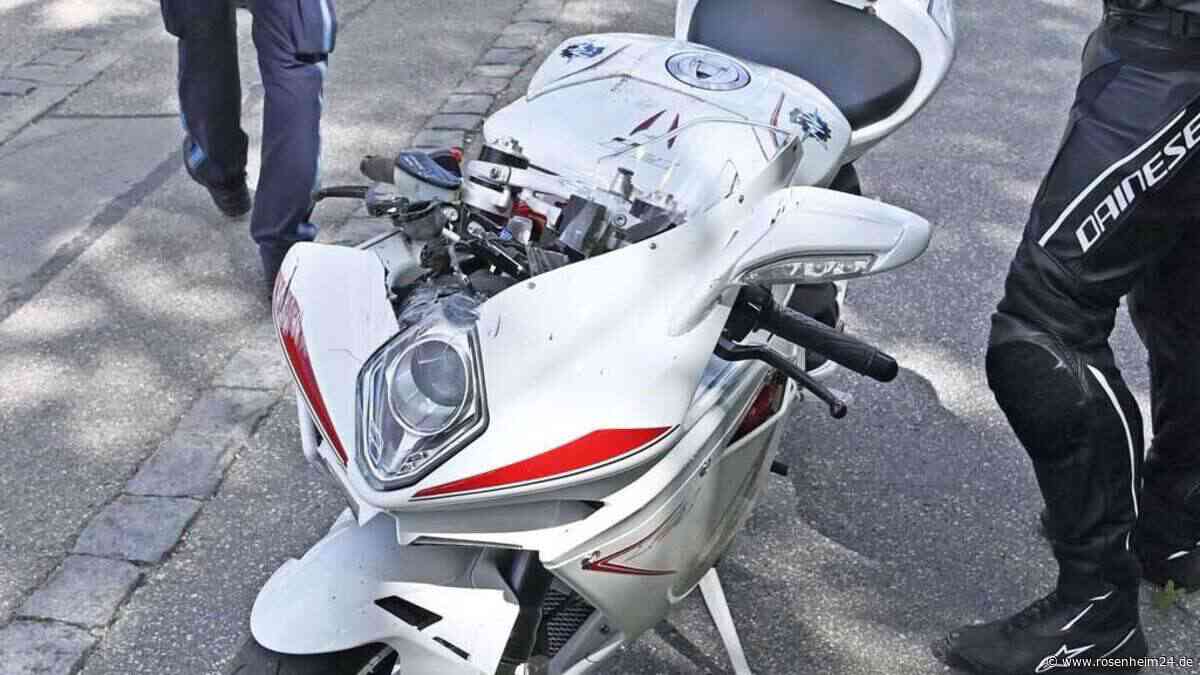 Schwerer Unfall in Valley: Motorradfahrer nach Sturz in Lebensgefahr
