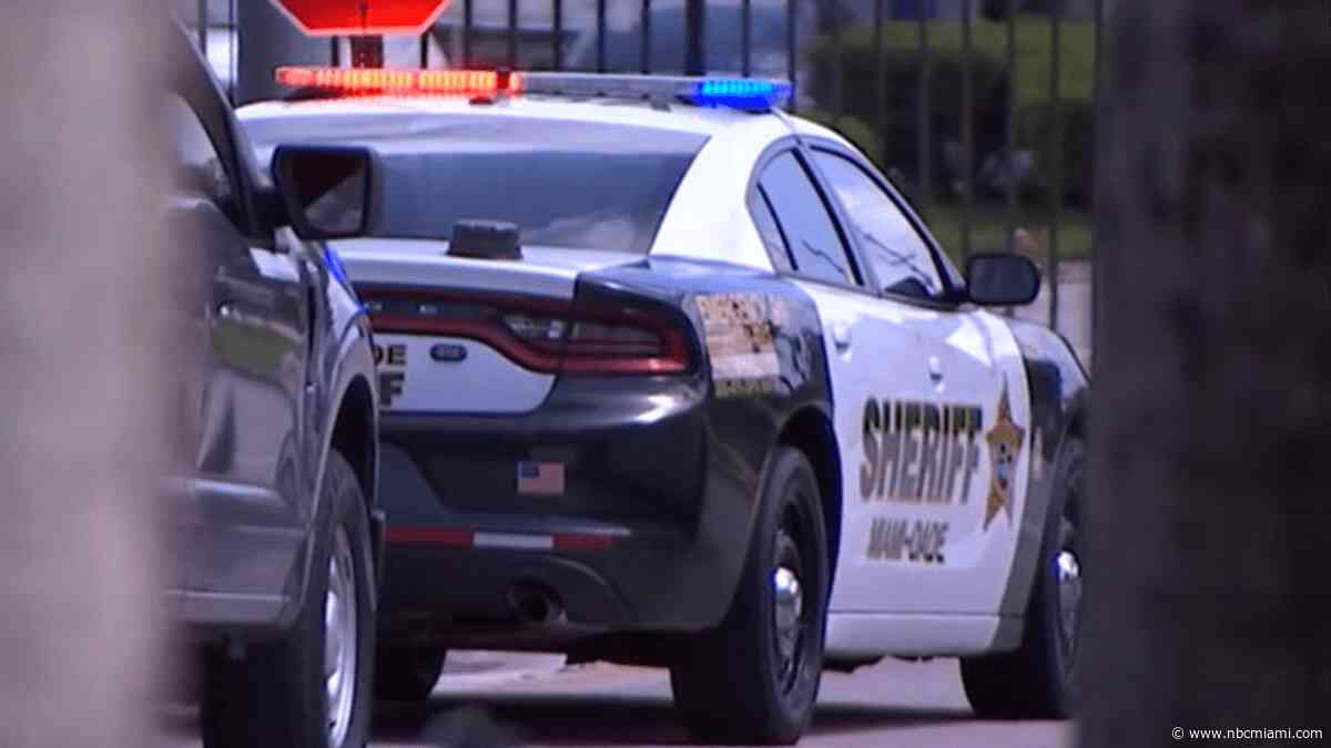 Woman hospitalized after being stabbed, robbed in NW Miami-Dade, deputies say