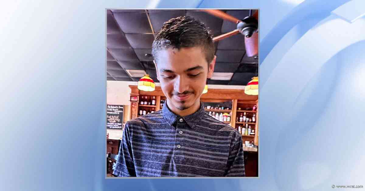 Deputies searching for 19-year-old in Orange County wearing green and white striped shirt
