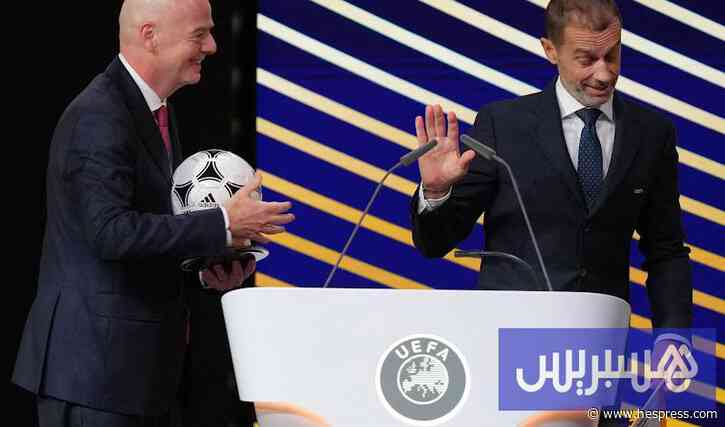رئيس "فيفا" يتجاهل ضغوط الاستقالة