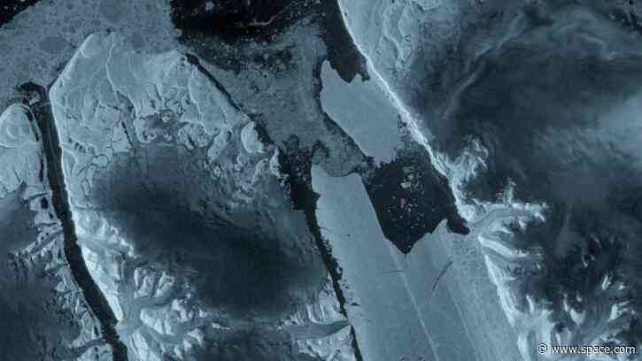 Satellite sees Greenland's most significant floating ice loss in over a decade | Space photo of the day for Aug. 24, 2026