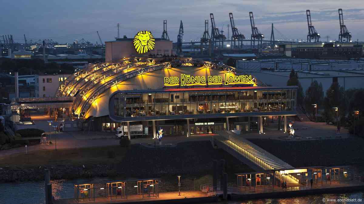 „Der König der Löwen“ feiert Jubiläum in Hamburg – und taucht den Hafen in Gold
