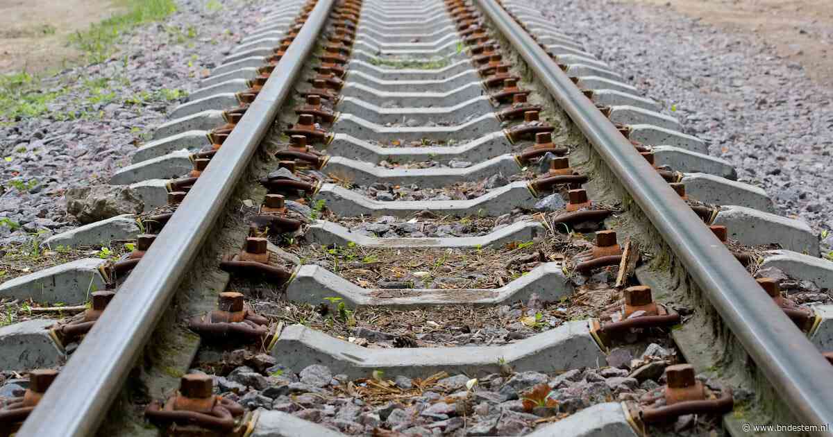 Meter hoge vlam op spoor bij Dorst, geen treinen tussen Breda en Tilburg