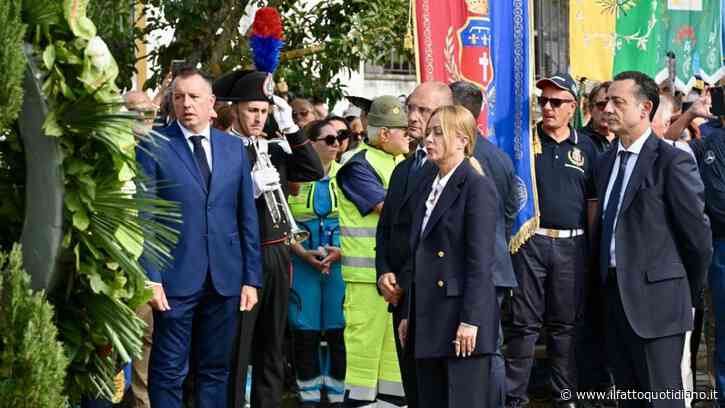 Meloni ad Amatrice: gli applausi e il silenzio per commemorare le vittime. Ora la messa con il cardinale Zuppi
