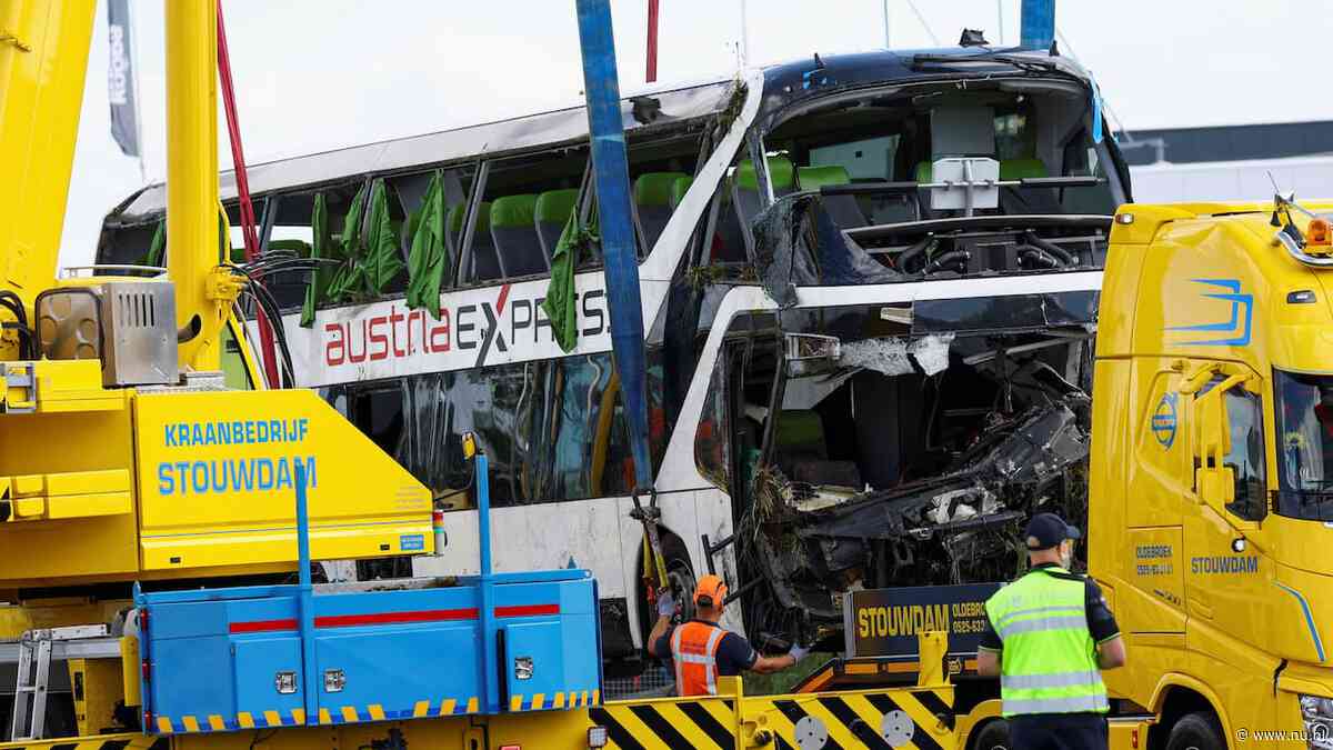 A28 deels weer open na ongeluk met touringcar bij Wezep