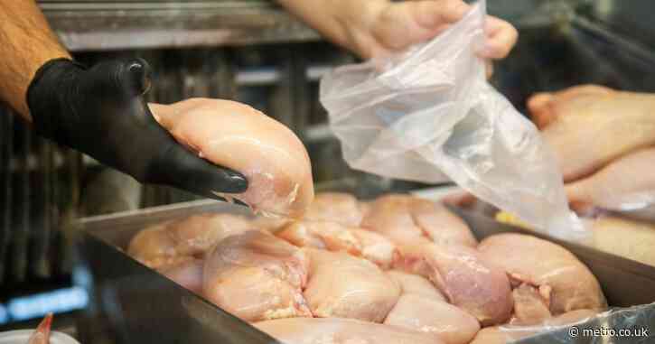 Salmonella outbreak affecting UK ‘may have spread to chicken’