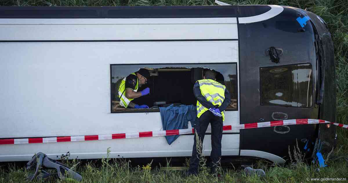 LIVE Ongeluk touringcar | Moeder van leerling gecrashte bus: ‘Dochter belde midden in de nacht’