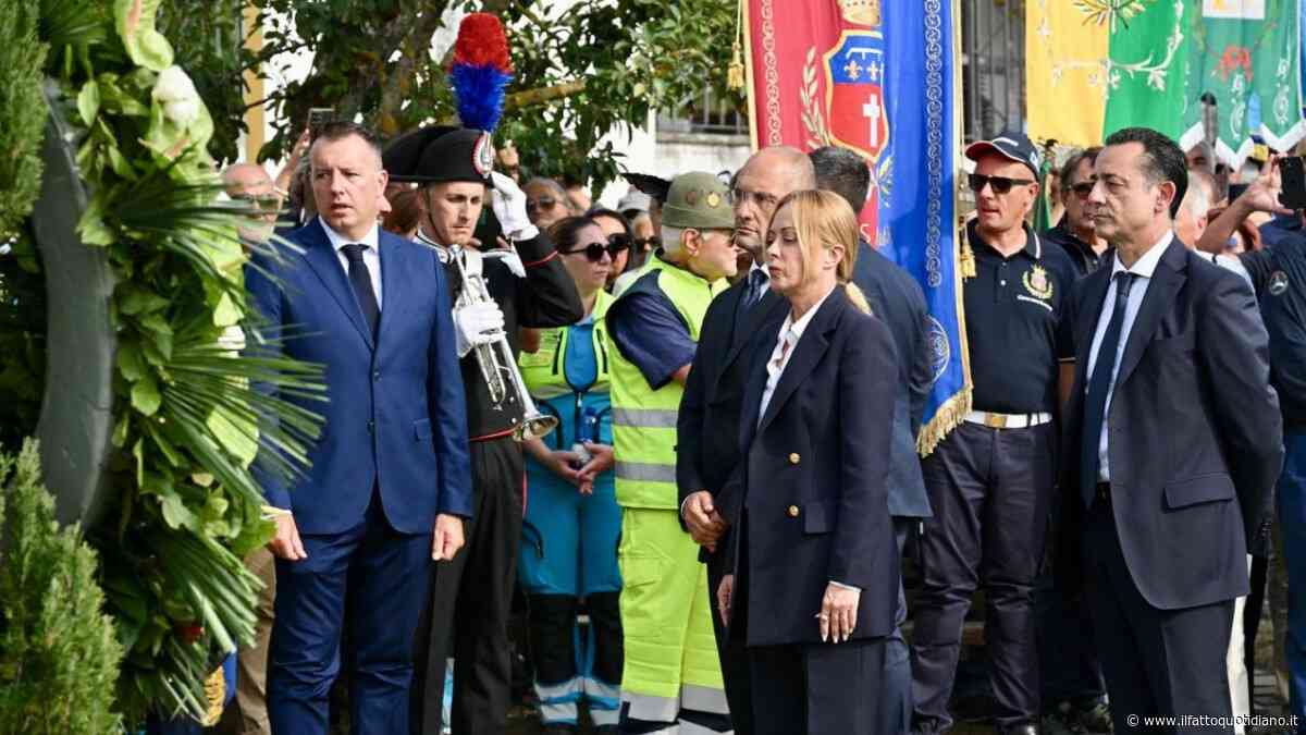 Meloni ad Amatrice: gli applausi e l’incontro con i familiari delle vittime. L’omelia di Zuppi: “Il processo non è compiuto”