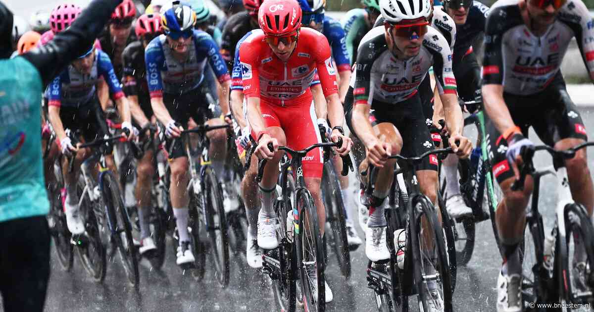 Derde etappe Vuelta afgelast vanwege hevig noodweer op slotklim, renners besloten zelf te stoppen