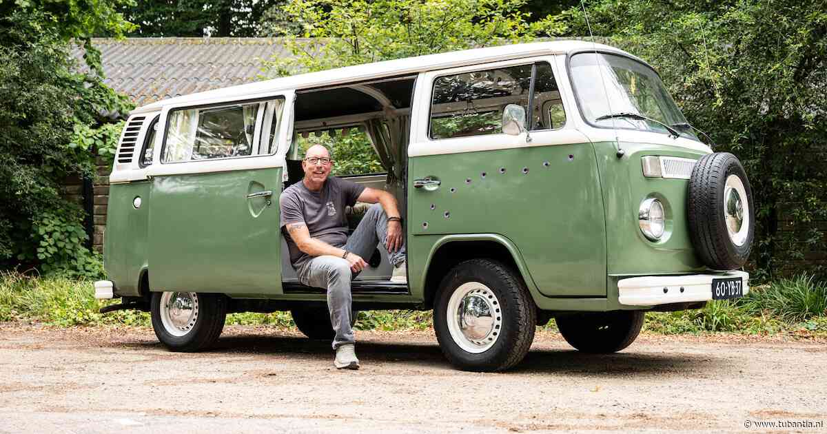 Arno houdt van kamperen en vindt het heerlijk als muziek uit de speakers van zijn olijfgroene Olivia knalt