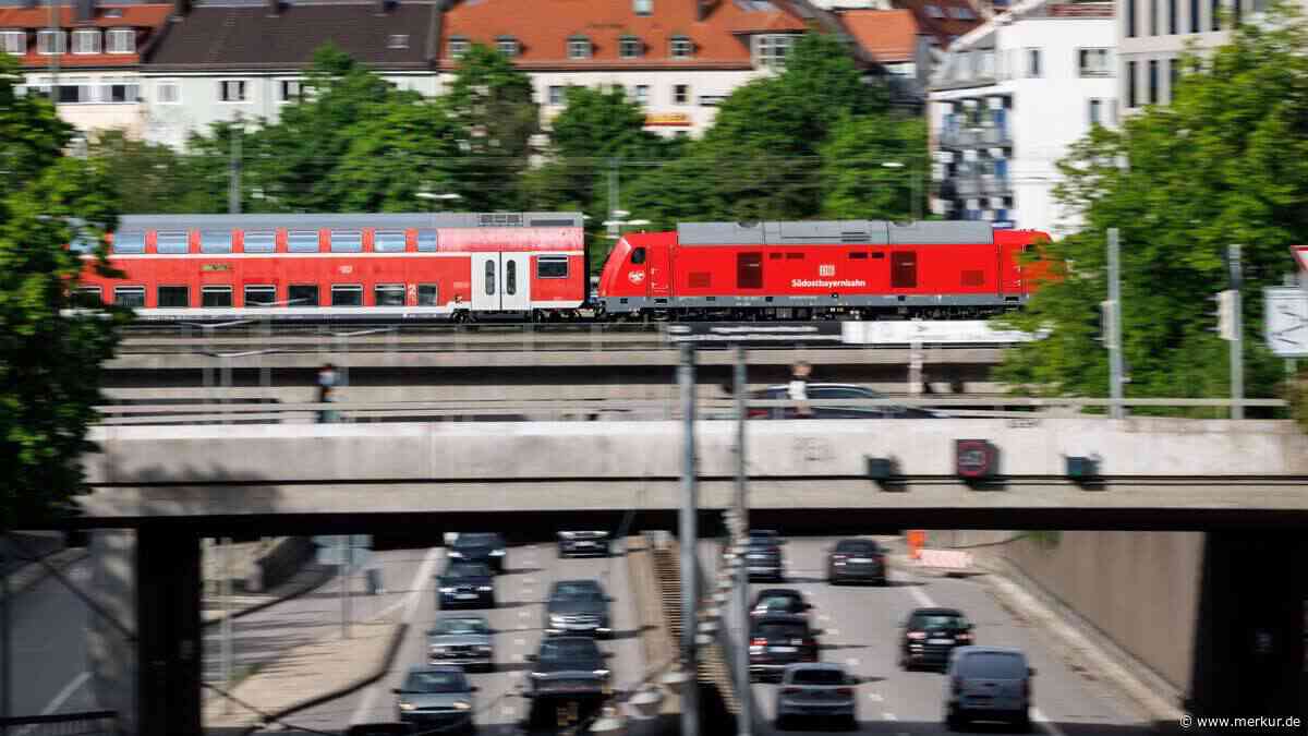 Verspätungen und Ausfälle auf wichtiger Zugstrecke nach München: Neue Maßnahme hat Folgen für Pendler