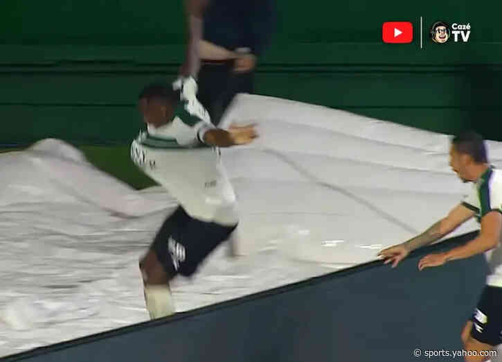 Viral moment with defender becomes advert at Couto Pereira 🤣