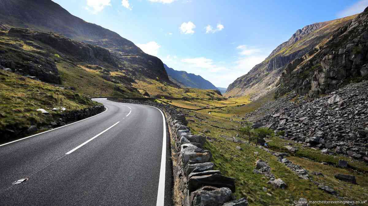 National Park authorities issue statement over mountain-top disputes at Snowdon after videos show queue-jumping