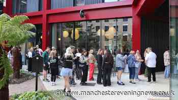Queues and 'chaotic' scenes as people get ready to leave Manchester for Stockport