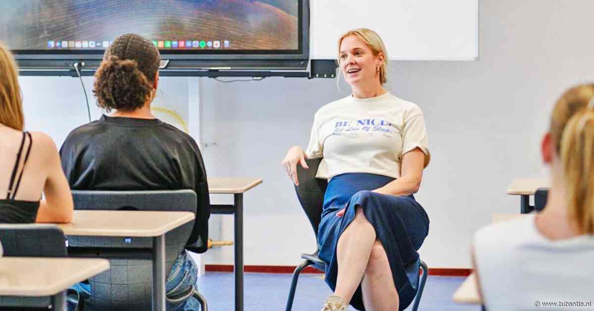 Naaktfoto van Francien (39) ging school rond, nu staat ze voor de klas én bereikt ze online duizenden ouders