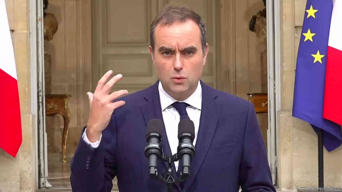 Stop agli smartphone nelle scuole superiori in Francia. Le scuole protestano: “Timing sbagliato”