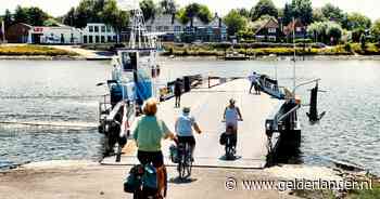 Veerman Dave opgelucht: na drie weken zonder inkomsten kan het pontje bij Culemborg weer varen