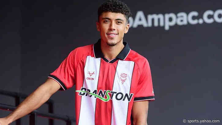 Man United forward Wheatley joins Lincoln on loan