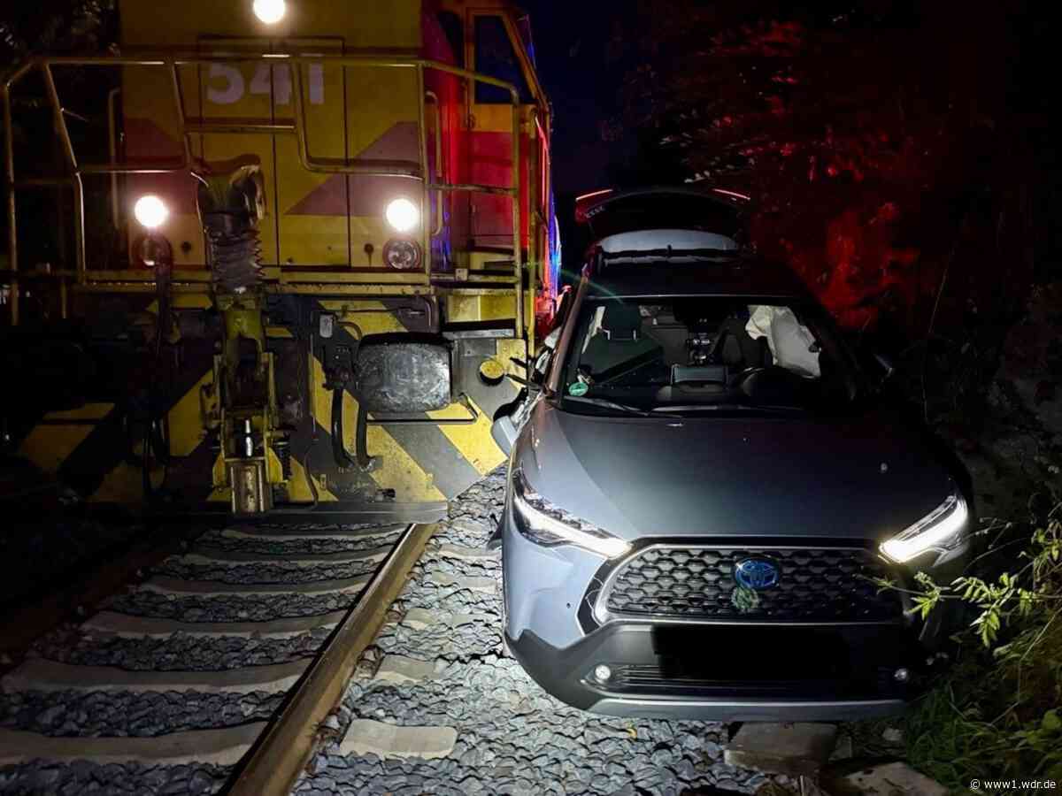 Uber von Güterzug zerquetscht - Fahrer überlebt