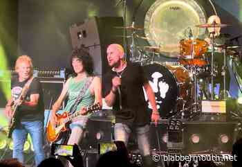 Watch: MICHAEL ANTHONY Joins JASON BONHAM'S LED ZEPPELIN EVENING On Stage In Costa Mesa, California
