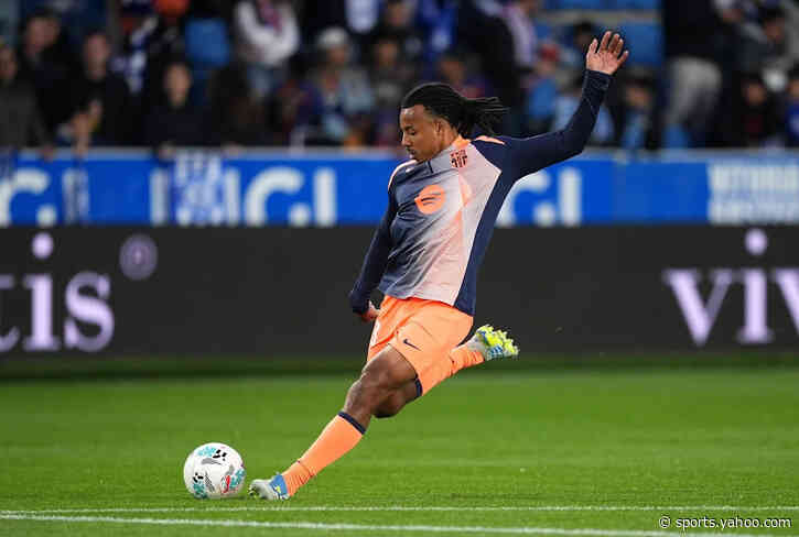 Barcelona defender’s future uncertain following Hansi Flick’s warning