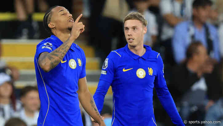 Premier League: King fires Fulham equaliser straight through Chelsea keeper Sanchez